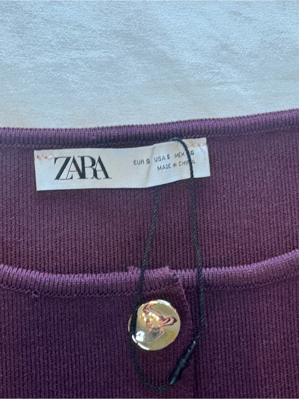 Plum sweater vest with gold buttons - Picture 4 of 7